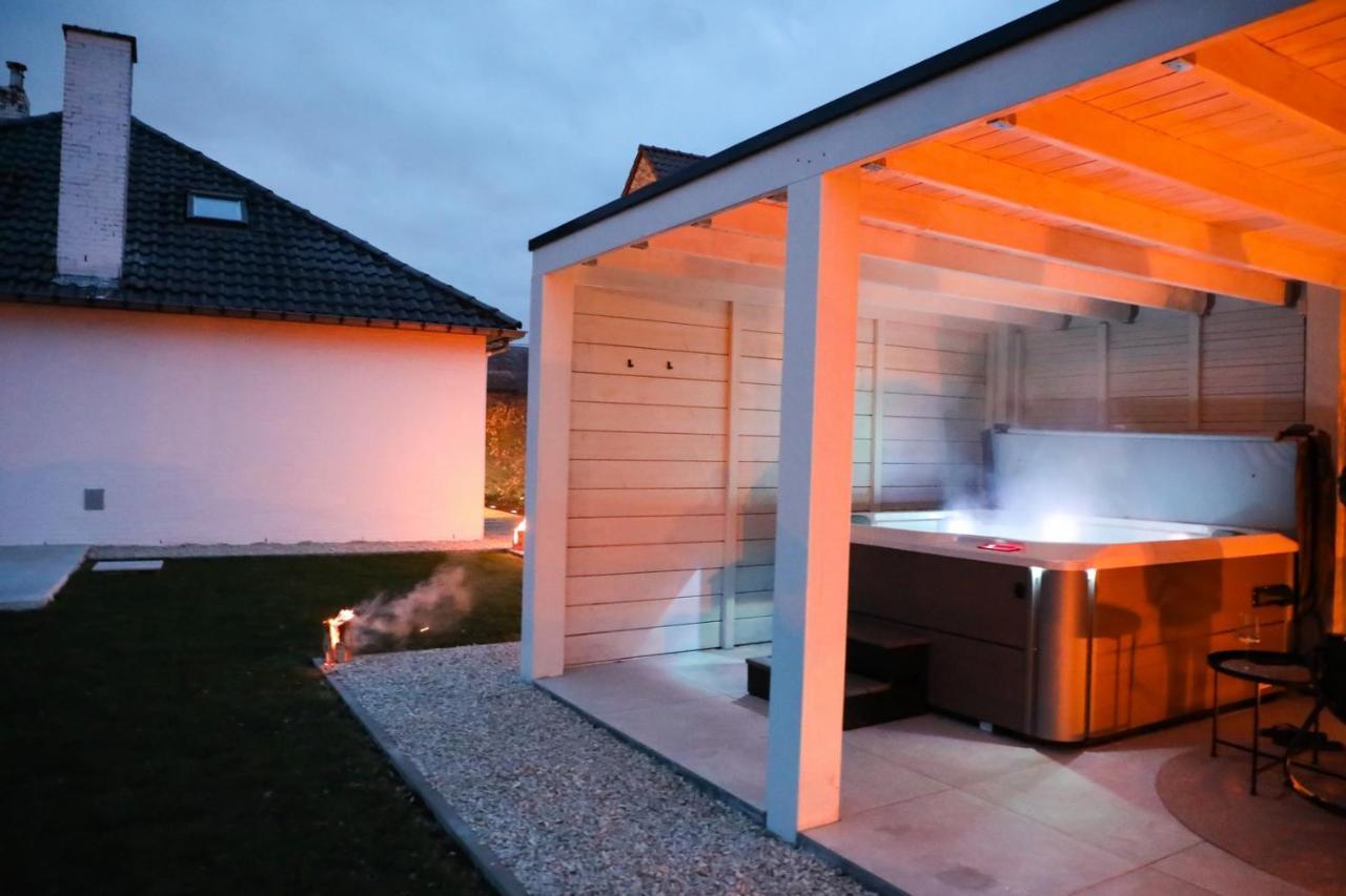 Maison La Belle Cosy 2-bedroom House With Jacuzzi & Airco Hébergement de vacances *