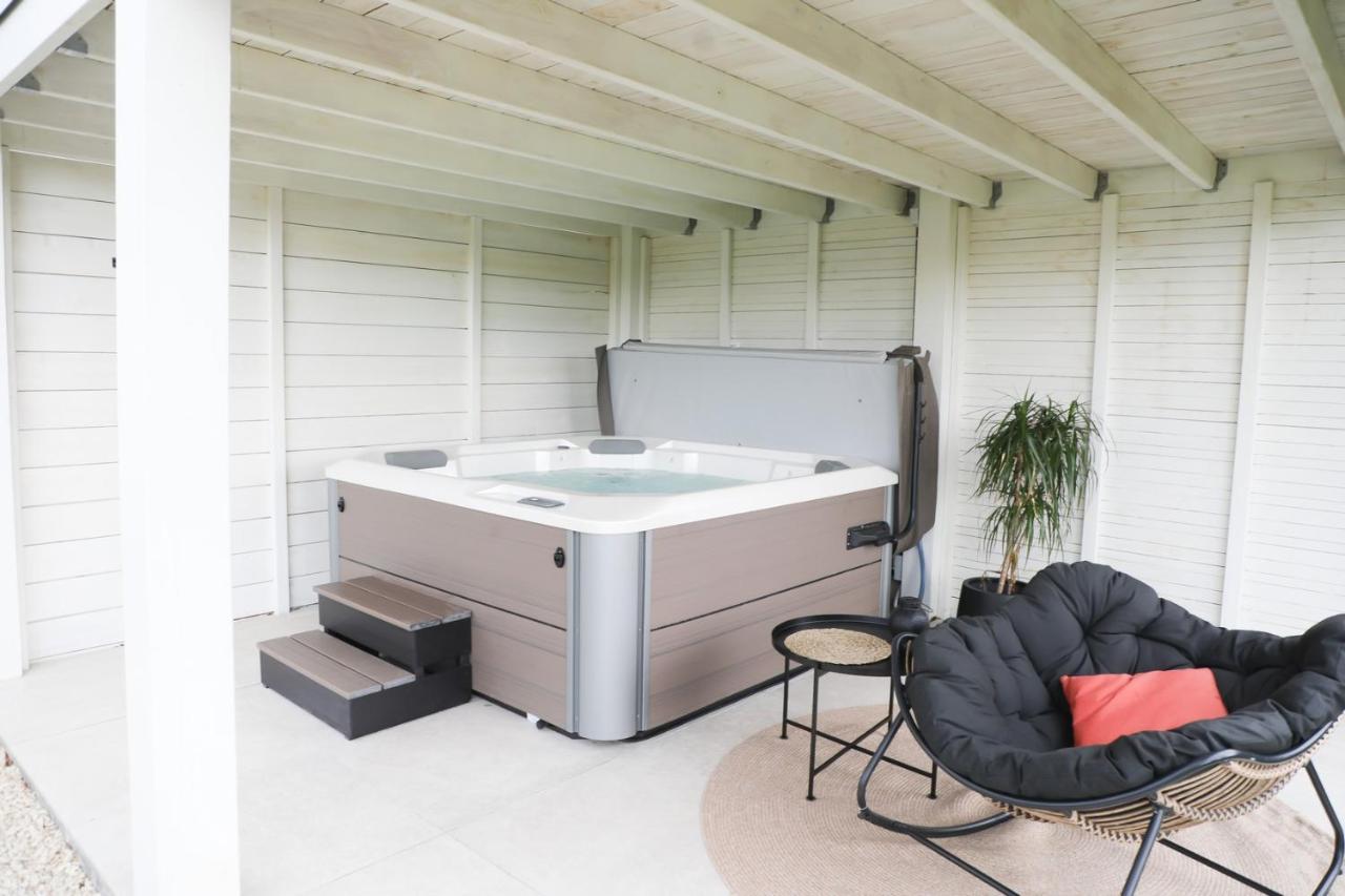 Hébergement de vacances Maison La Belle Cosy 2-bedroom House With Jacuzzi & Airco