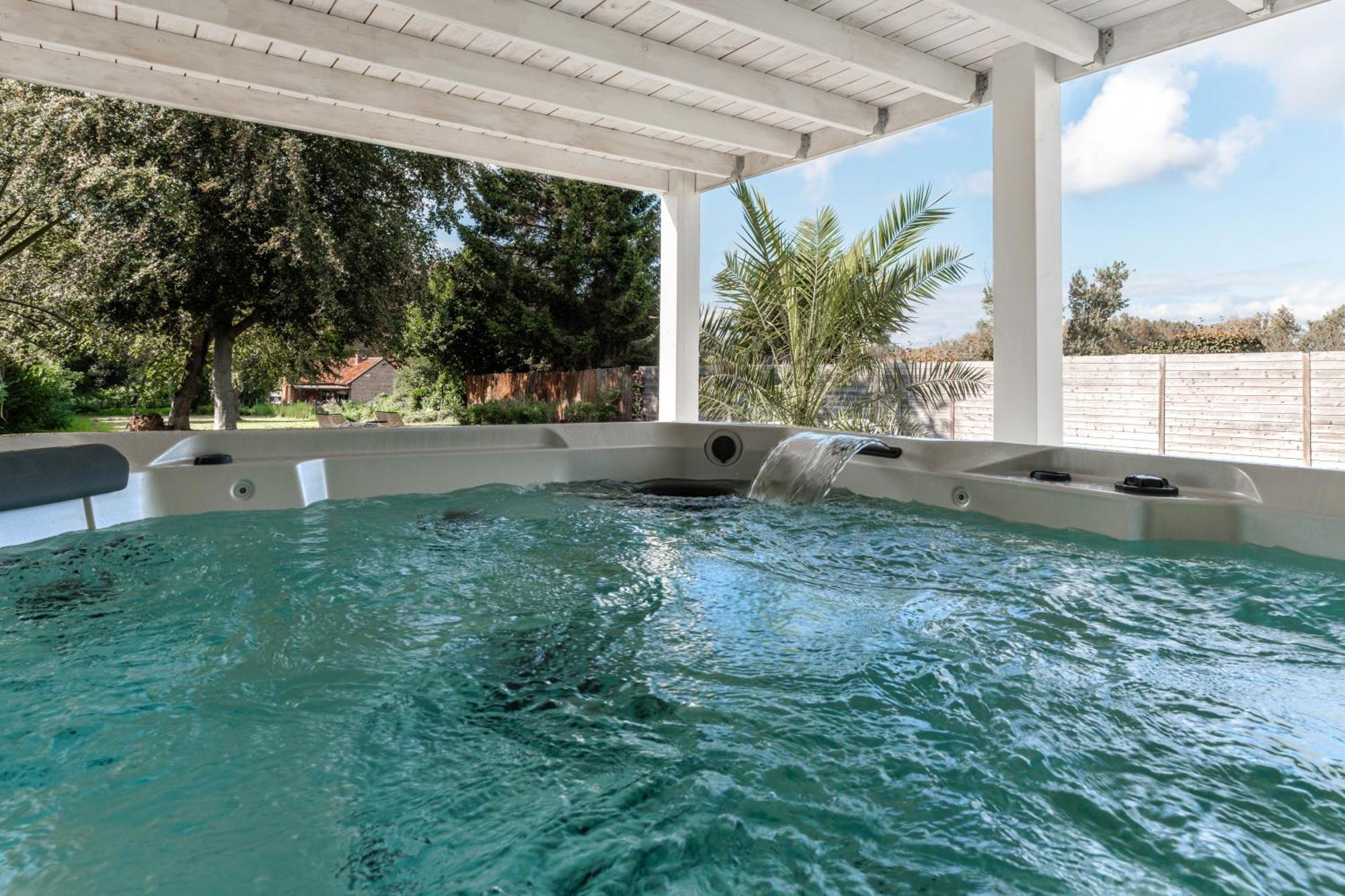 Maison La Belle Cosy 2-bedroom House With Jacuzzi & Airco