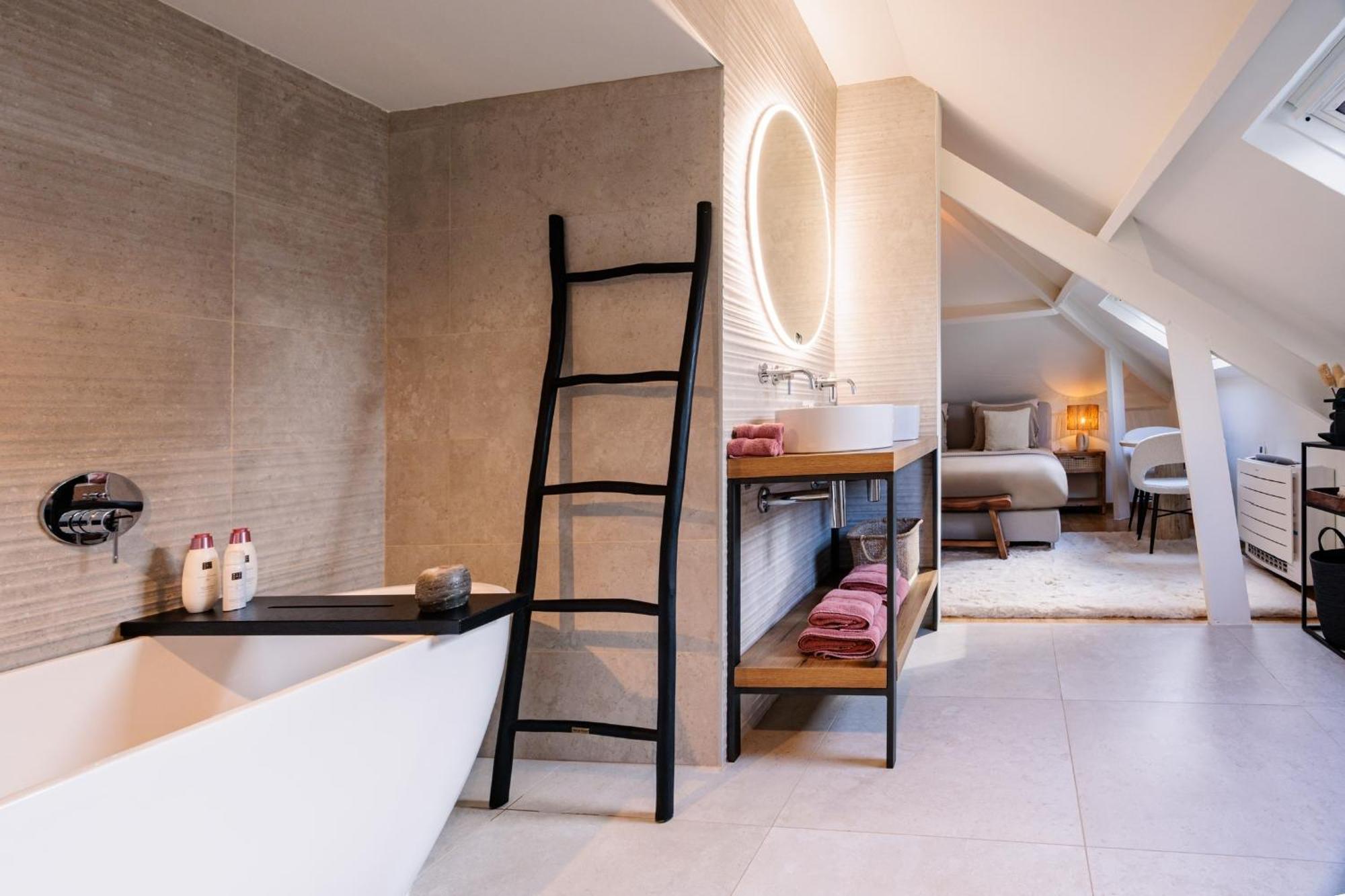 Hébergement de vacances Maison La Belle Cosy 2-bedroom House With Jacuzzi & Airco *