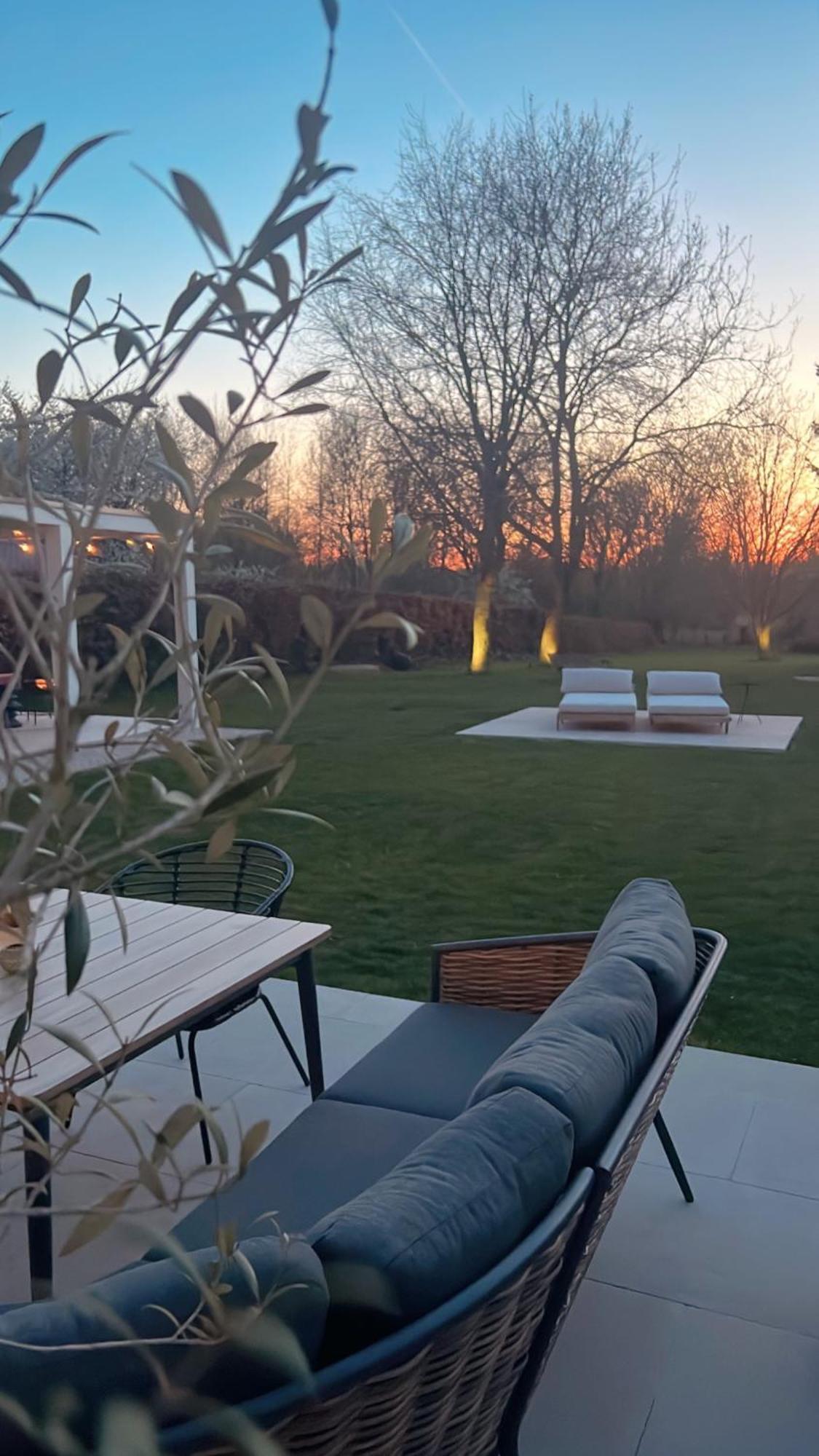 Maison La Belle Cosy 2-bedroom House With Jacuzzi & Airco